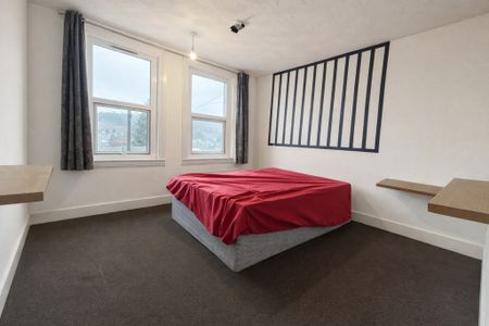 3 Bedroom House To Let - HP12 - Photo 2