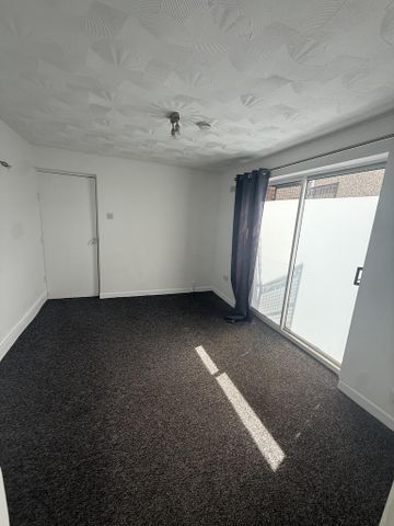 4 bedroom maisonette to rent - Photo 2