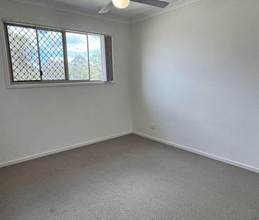 Beautifully Designed Three-Bedroom Townhouse - Photo 3