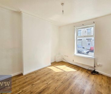 2 bedroom end of terrace house to rent - Photo 5