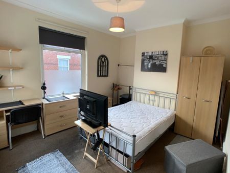 Burton Stone Lane, Clifton - P1812 - Photo 3