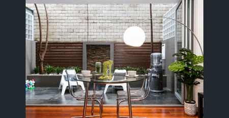 Immaculate residence over 2 levels - Photo 2