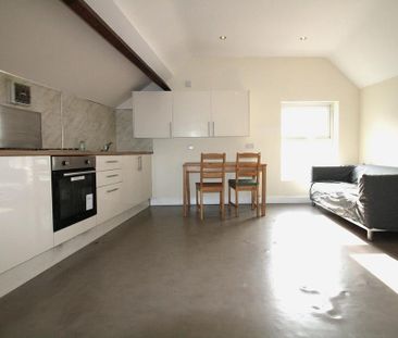 1 bedroom in a flat share to rent - Photo 4