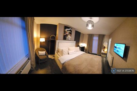 1 bedroom in a house share to rent - Photo 2