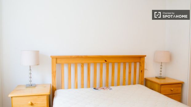 Comfortable room in apartment in East Wall, Dublin - Photo 1