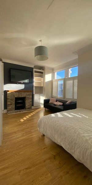 Room in a Shared House, Merton Road, SW18 - Photo 1