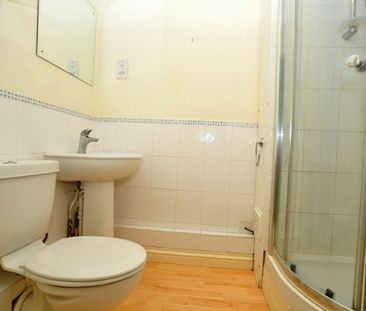 Flat to rent on - Photo 6
