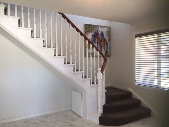 Large family home on memorial ave - Photo 1