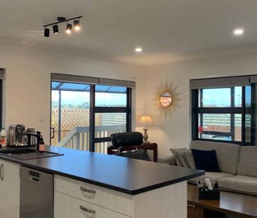 Large One Bedroom Home - Photo 3