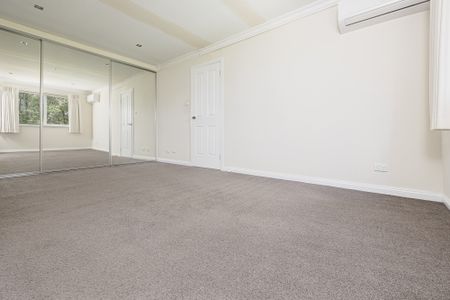 160 Clauscen Street, Fitzroy North VIC 3068 - House For Rent | Domain - Photo 2