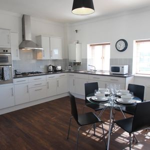 High Street - Photo 2