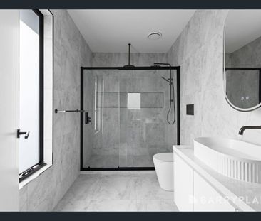 Stylish Living with Exceptional Space - Photo 6
