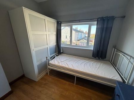 3 bedroom semi-detached house to rent - Photo 5