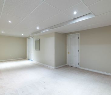 For Lease - 537 Heddle Crescent, Newmarket, Ontario - Photo 2