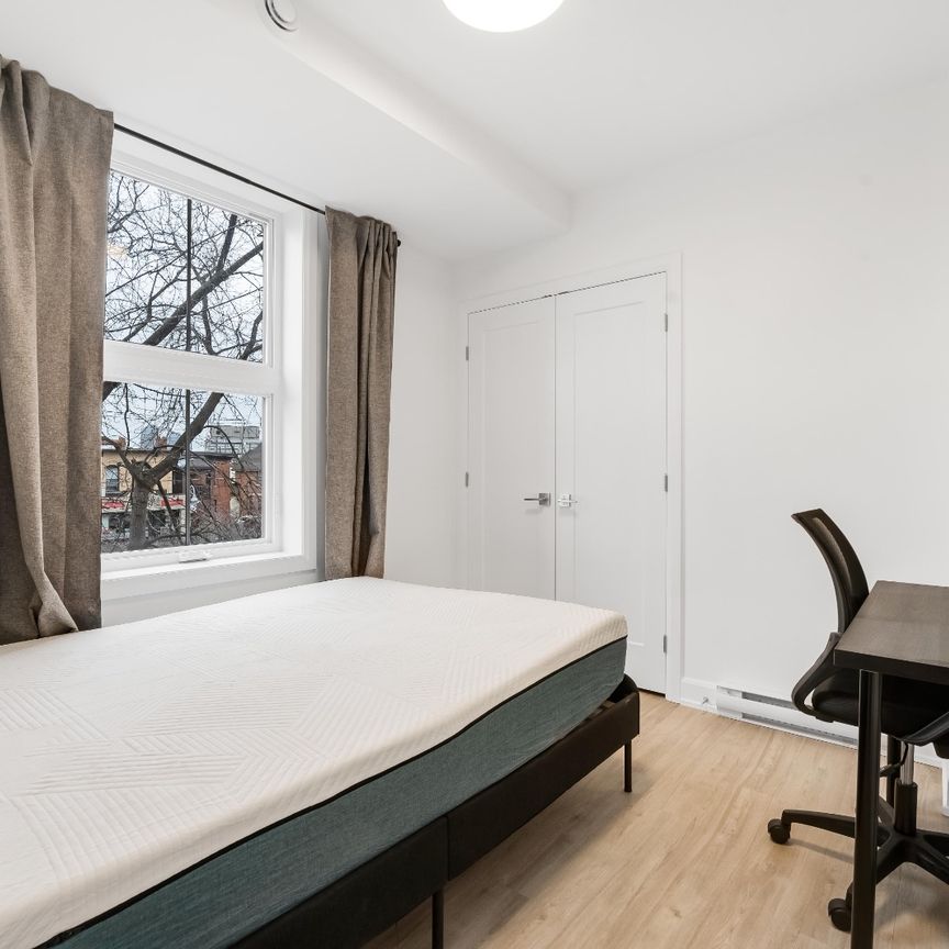 887 Somerset - Photo 1