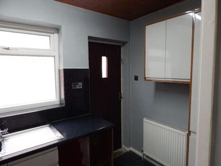 2 bedroom terraced house to rent - Photo 3