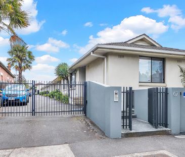 Updated Ground-Floor Villa Unit with Private Courtyard - Photo 3