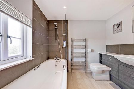 3 bedroom semi-detached house to rent - Photo 5