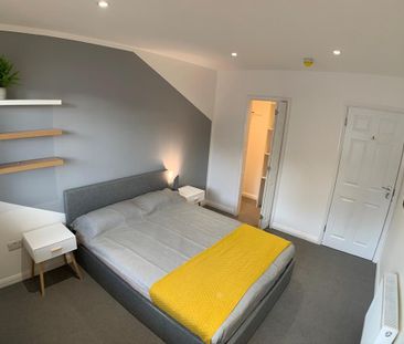1 bedroom in a house share to rent - Photo 2