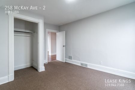 258 McKay Ave - Photo 2