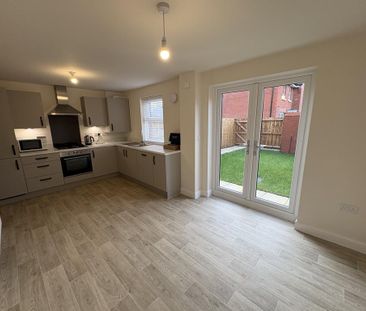 3 bedroom semi-detached house to rent - Photo 3