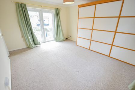 South Wootton - Photo 4