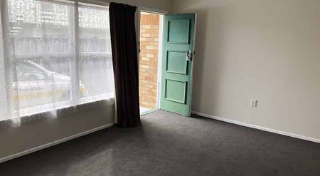 2/1171 Victoria Street - Photo 5