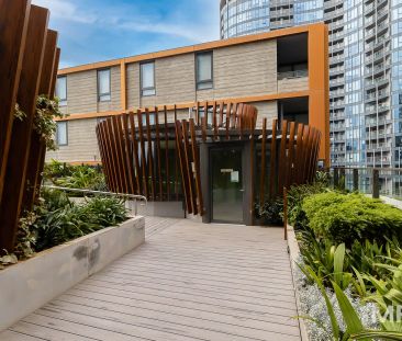 “Luxury living awaits” - Photo 4