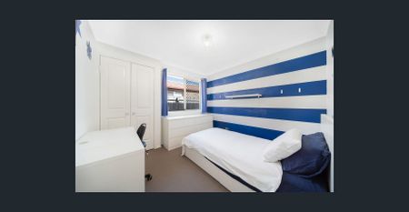 Spacious Family Home with Huge Outdoor Area in Convenient Meadowbrook Location - Photo 2