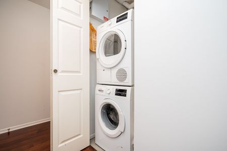 Spacious 2 Bedroom Garden Suite in Kitsilano! - Photo 2