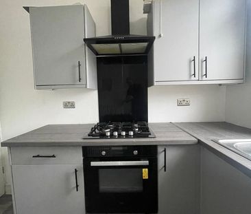 3 Bed Terraced House, Leeds, LS12 - Photo 3