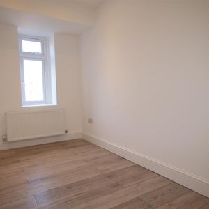 2 bedroom Apartment to let - Photo 2