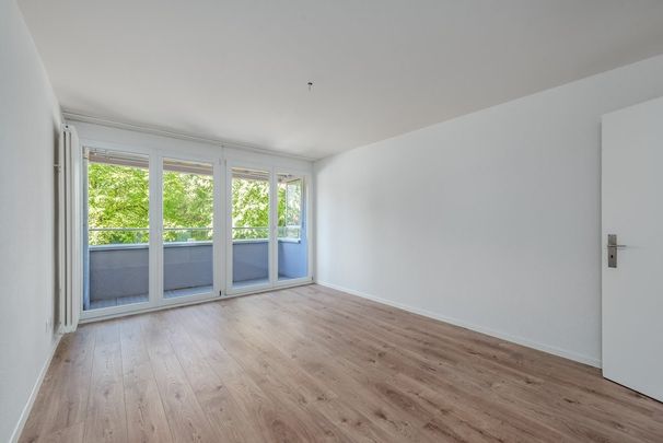 Hochhaus in ländlicher Umgebung - Photo 1