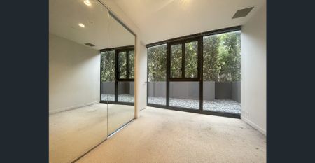 Prime 2-Bedroom Apartment on Iconic Chapel Street with Riverside Views and Spacious Outdoor Entertaining - Photo 2