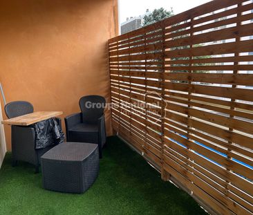 T2 MEUBLÉ AVEC BALCON ET GARAGE - ARLES, - Photo 4