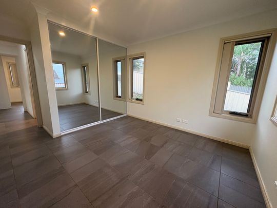 Modern & Spacious 2-Bedroom Granny Flat in Prime St Marys Location - Photo 1