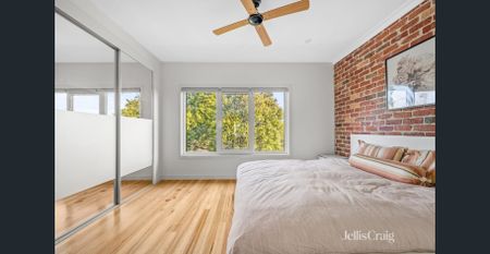 Three Bedroom Family Townhouse - Photo 2