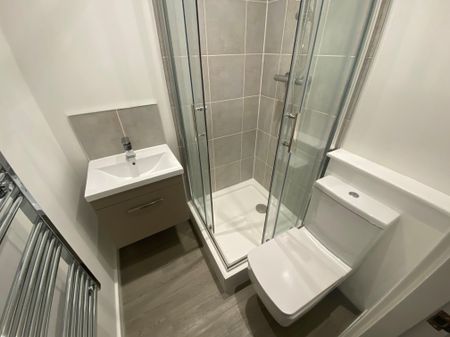 Kirkstall Road, Leeds - Photo 3