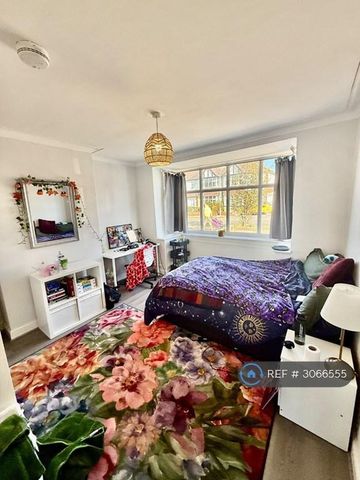 6 bedroom semi-detached house to rent - Photo 5