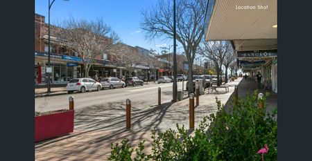 Luxurious Apartment with Modern Conveniences - Photo 4