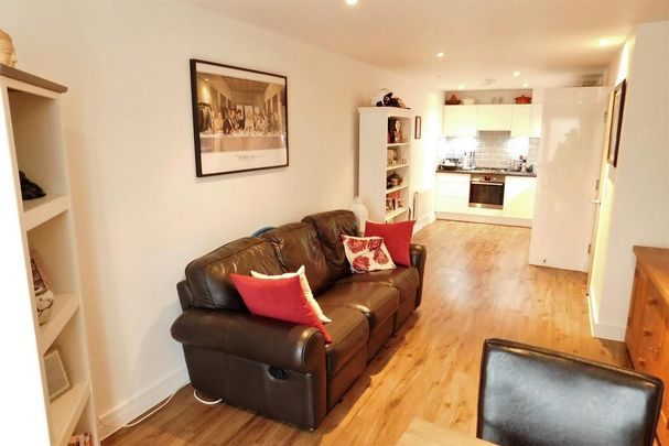 1 bedroom flat to rent - Photo 1