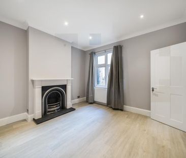 3 bedroom flat to rent - Photo 4