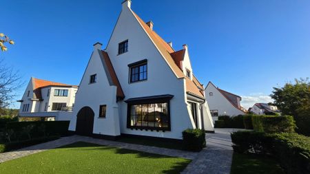 Charmante woning met 5 volwaardige slaapkamers, zonne terras en tuin met garagebox op enkele minuten van de zeedijk. - Foto 4