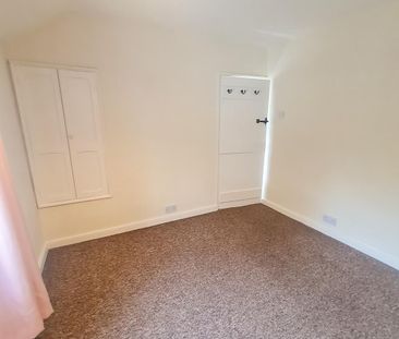 2 bedroom semi-detached house to rent - Photo 3