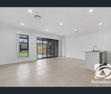 Modern 3 Bedroom Townhouse in Oran Park - Photo 1