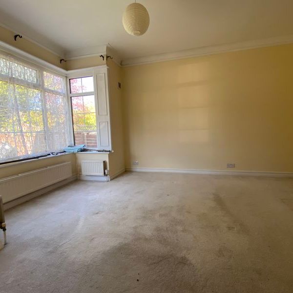 West Road, Hedge End, Southampton - Photo 1