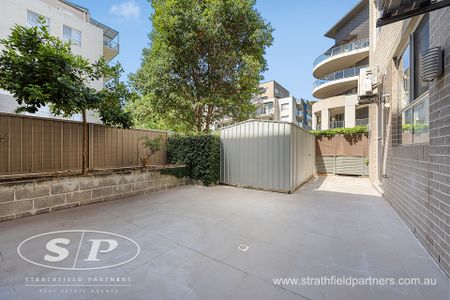 3 Bedroom Apartment in the heart of "Centenary Park" - Photo 3