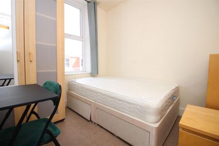 6 bedroom Student Maisonette to rent in Bayswater Road, Jesmond, Newcastle upon Tyne - Photo 3