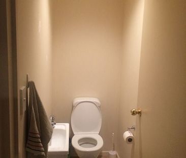 A cozy 2 double bedrooms self contained unit . - Photo 5