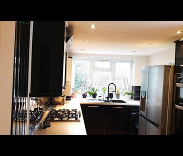 4 Bed Semi-Detached House, Dudley Gardens, HA2 - Photo 3